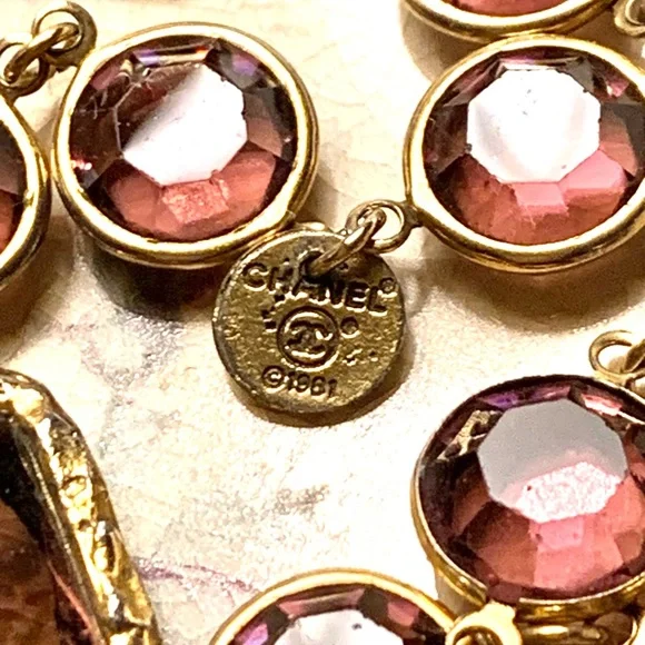 CHANEL Vintage 1981 Chiclet Amethyst Sautoir-Style Necklace - Picture 13 of 14